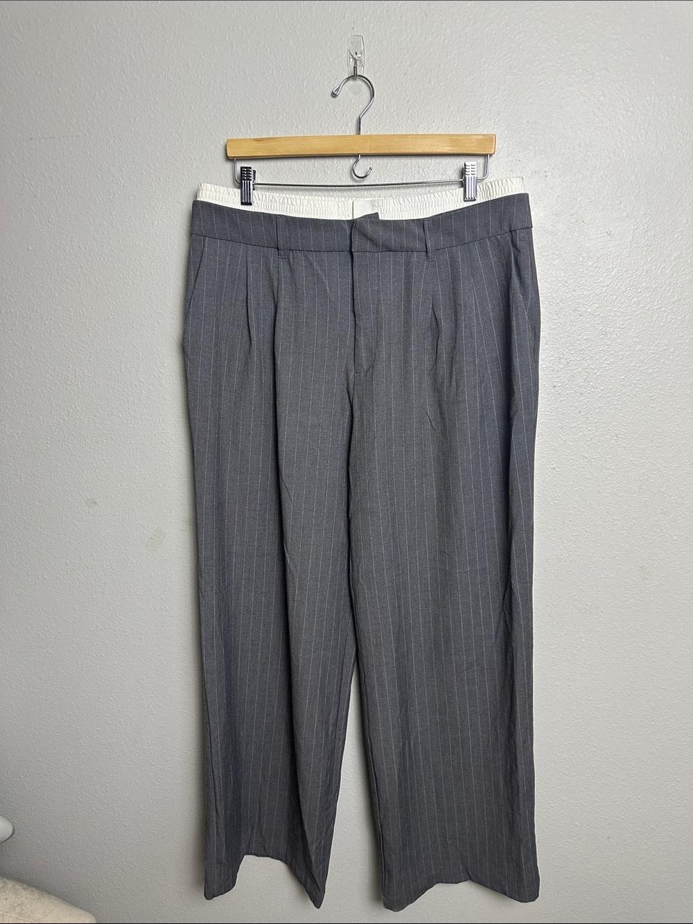 wild fable Gray Pinstripe Pleated layered waistband wide leg Dress Pants